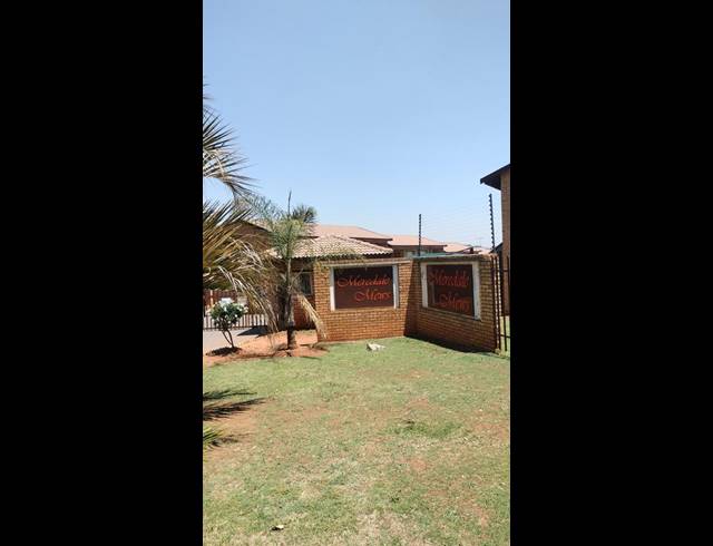 2 BEDROOM TOWNHOUSE FOR SALE IN MEREDALE